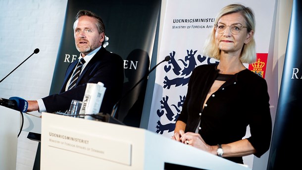 Udenrigsminister Anders Samuelsen (LA) og udviklingsminister Ulla Tørnæs (V) præsenterer den nye strategi ved pressemøde.(Liselotte Sabroe/Scanpix)