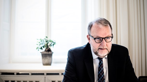 Energiminister Lars Chr. Lilleholt (V) er gået med til at udskyde beslutningen om at give tilladelse til hollandsk selskabs søgen efter olie, gas og geotermi på Lolland og Falster.