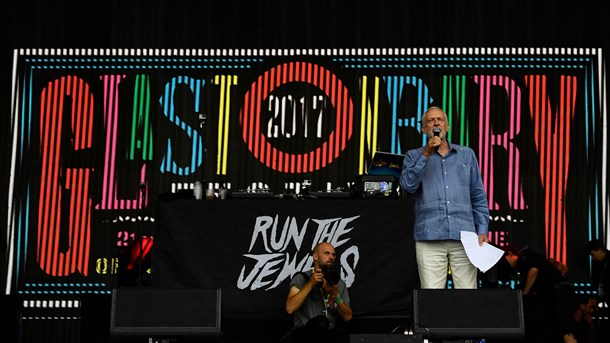 Labourleder, Jeremy Corbyn, talte forleden på Glastonbury Festivalen i England, foran titusindvis af unge.