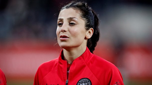 RØD OG HVID: Ingen er mere dansk end skønne Nadia Nadim, skriver David Trads.