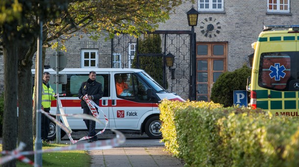 I 2014 blev en socialrådgiver og en læge stukket ihjel på forsorgshjemmet Saxenhøj i Sakskøbing, da en beboer gik amok med en køkkenkniv.  En anden beboer på stedet blev også hårdt såret af gerningsmanden.