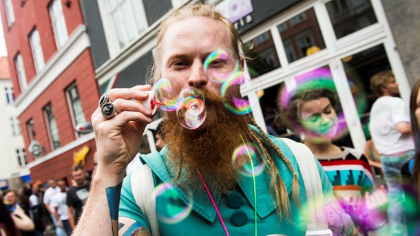 Copenhagen Pride er en fest for mangfoldigheden. Men mange LGBT-personer oplever diskrimination årets 364 andre dage, skriver Camilla Schwalbe. 