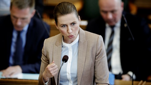 Socialdemokratiets formand, Mette Frederiksen, og rød blok står stadigvæk til flertal i meningsmålingerne. 