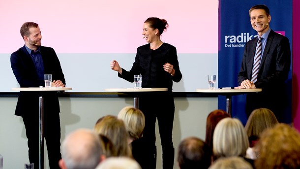 Morten Østergaard (R), Mette Frederiksen (S) og Kristian Thulesen Dahl (DF) på det radikale nytårsstævne i Nyborg. I næste weekend møder de alle deres bagland.