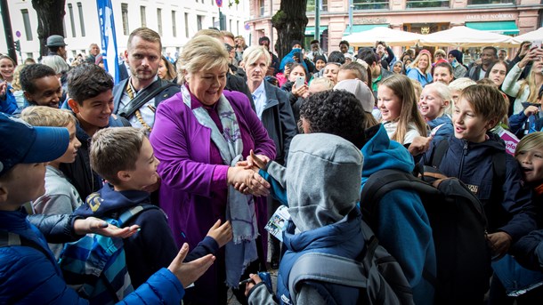 I morgen ved Høyres Erna Solberg (billedet), om hun kan beholde statsministerposten i Norge eller må afgive den til Arbeiderpartiets Jonas Gahr Støre.