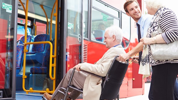 Handicappede døjer med adgangen til tog og busser