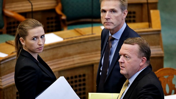 TOPTRIO: Kristian Thulesen Dahl (midt) ligger lunt i smørhullet mellem Mette Frederiksen og Lars Løkke