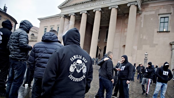 Mange mener, at den internationale retspraksis er forældet og krænker den danske retsfølelse, når vi for eksempel ikke kan udvise kriminelle bandemedlemmer. Men i stedet for at angribe den danske praksis, der i dag ikke må stride imod international lovgivning, så skal vi udskifte lovgrundlaget eller helt tilslutte os den internationale domstols praksis, skriver Majbritt Maria Nielsen.