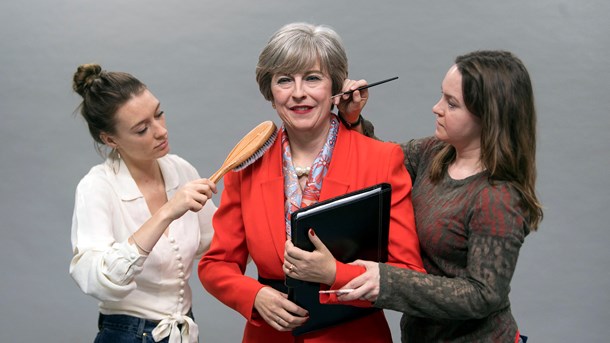 Den britiske leder må gøre klar til at punge ud, mener de andre medlemslande. Forleden var det dog ikke den rigtige Theresa May, der blev gjort klar, men en ny voksfigur af hende på Madame Tussauds museum i London.(Foto: /ritzau/Victoria Jones/AP)