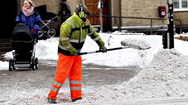 På med vanten! Et flertal blandt kandidaterne til kommunalvalget mener, at kommunen skal stille større krav til arbejdsløse.