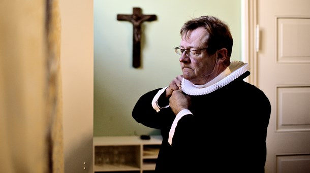 ADSKILLELSE: Er det virkelig rimeligt, at folk skal tvinges til at støtte en bestemt religion, bare fordi staten siger det?