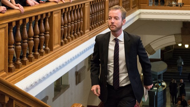 Fødevareminister Esben Lunde Larsen (V) har ikke tænkt sig at bidrage mere til det internationale sekretariat for fødevaresikkerhed end i dag, så længe organisationer og virksomheder heller ikke selv gider spytte penge i kassen.