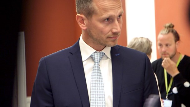 Tidligere på året opfordrede finansminister Kristian Jensen (V) direkte kommuner med store opsparinger til at sænke kommuneskatten, men kun én ud af fire V-spidskandidater ville vælge at bruge ekstra penge på skattelettelser frem for velfærd.