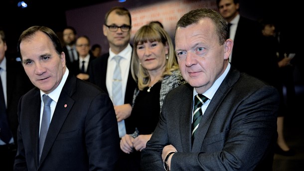 Statsminister Lars Løkke Rasmussen (V) kommer til EU's sociale topmøde i Gøteborg med et helt andet udgangspunkt end Sveriges Stefan Löfven (t.v).