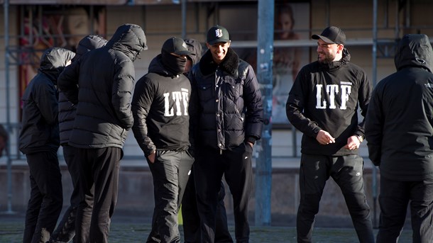 Når man som organisation indgår våbenhvile, erkender man også, at man har ført krigen. Det kan gøre det nemmere at forbyde en bande som Loyal to Familie, vurderer professor i strafferet Jørn Vestergaard.