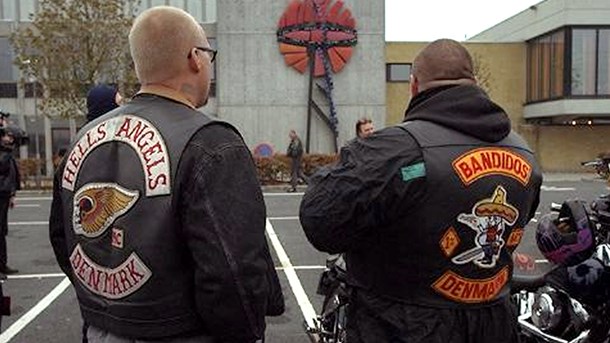 Hells Angels og Bandidos: Selv ikke efter en rockerkrig med panserværnsraketter kunne de  forbydes, mente den daværende rigsadvokat. Den beslutning vakte undren i juridiske kredse, men blev ikke anfægtet af daværende justitsminister Frank Jensen (S).  