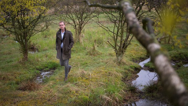 Miljø- og fødevareminister Esben Lunde Larsen (V) er kommet i uføre på grund af lækkede klorofyltal, men der er slet ikke tale om et læk, skriver Henrik Fossing.