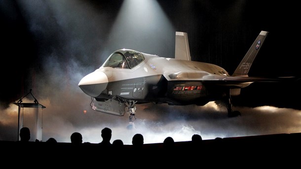 Lockheed Martin F-35 til udstilling. Er investeringer i våben og tobak forenelige med fondes ønsker om at forandre verden til det bedre?