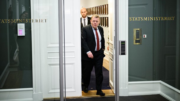 Statsminister Lars Løkke Rasmussens (V) første bold er i mål. Nu har resten af regeringen fået et par uger ekstra til at få aftaler om skat og udlændinge på plads.