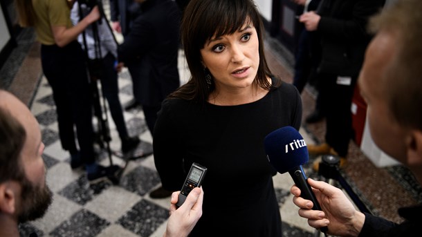 Innovationsminister Sophie Løhde (V) skal finde en ny person til at hjælpe hende med pressen. Kristian Wederkinck Olesen har nemlig sagt sin stilling som ministerens pressechef op til fordel for et job i By og Havn.