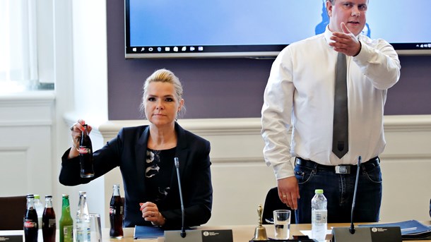 Det er ikke afgørende med løsningsmodel. Bare det virker, sagde integrationsminister Inger Støjberg tirsdag på et samråd om opdelte gymnasier. Undervisningsminister Merete Riisager var mere tilbageholden.