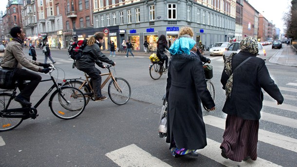 Regeringen vil indføre nye krav til familiesammenføring, der går på ægtefællernes integration frem for deres opholdstid, skriver Bertel Haarder (V). 