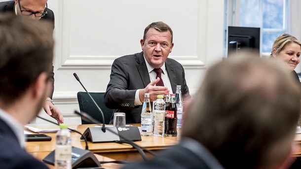 Statsminister Lars Løkke Rasmussen (V) skal i åbent samråd om sit forhold til en kvotefisker denne uge.