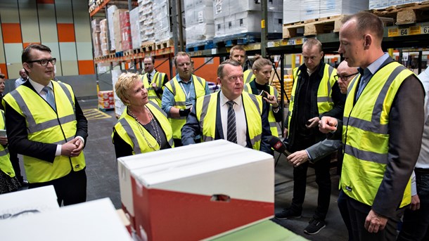 Lars Løkke Rasmussen (V) og Lizette Risgaard, LO, på besøg hos Coop Danmark. De er begge medlemmer af det disruptionsråd, som 3F nu beder om ikke at glemme den danske arbejdskraft.