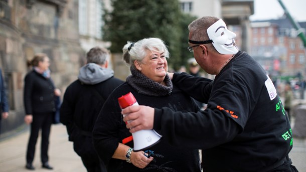 Ældreminister Thyra Frank glæder sig over, at værdighedsmilliarden fortrinsvis bliver brugt til lønkroner i ældreplejen.