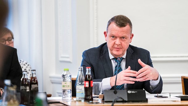 Er han privatperson eller statsminister? Løkke siger: Stol på mig! 