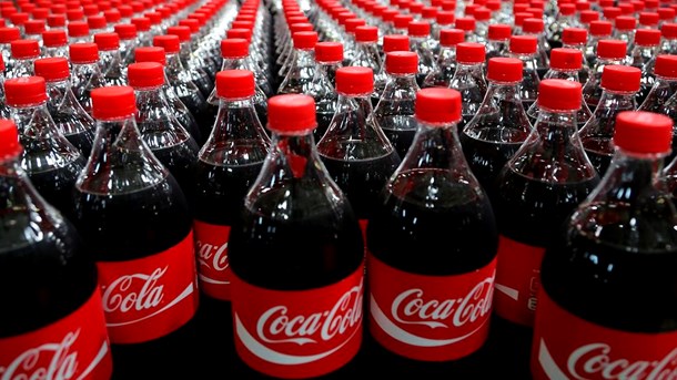 For nylig fremlagde Coca Cola deres planer om at indsamle og genbruge 100 procent af deres flasker, dåser og anden emballage inden 2030. Men der er alt for længe til 2030, mener Michele Fitzwilliams.