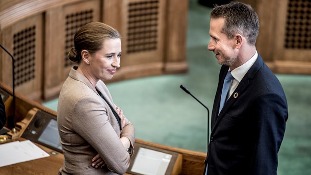 STRAMMERE: Socialdemokraterne bruger salige Skt. Anker til at berettige nutidens asylstramninger, mens Kristian Jensen (V) forsøger at børste De Radikales magentastøv af flippen, skriver Jarl Cordua.