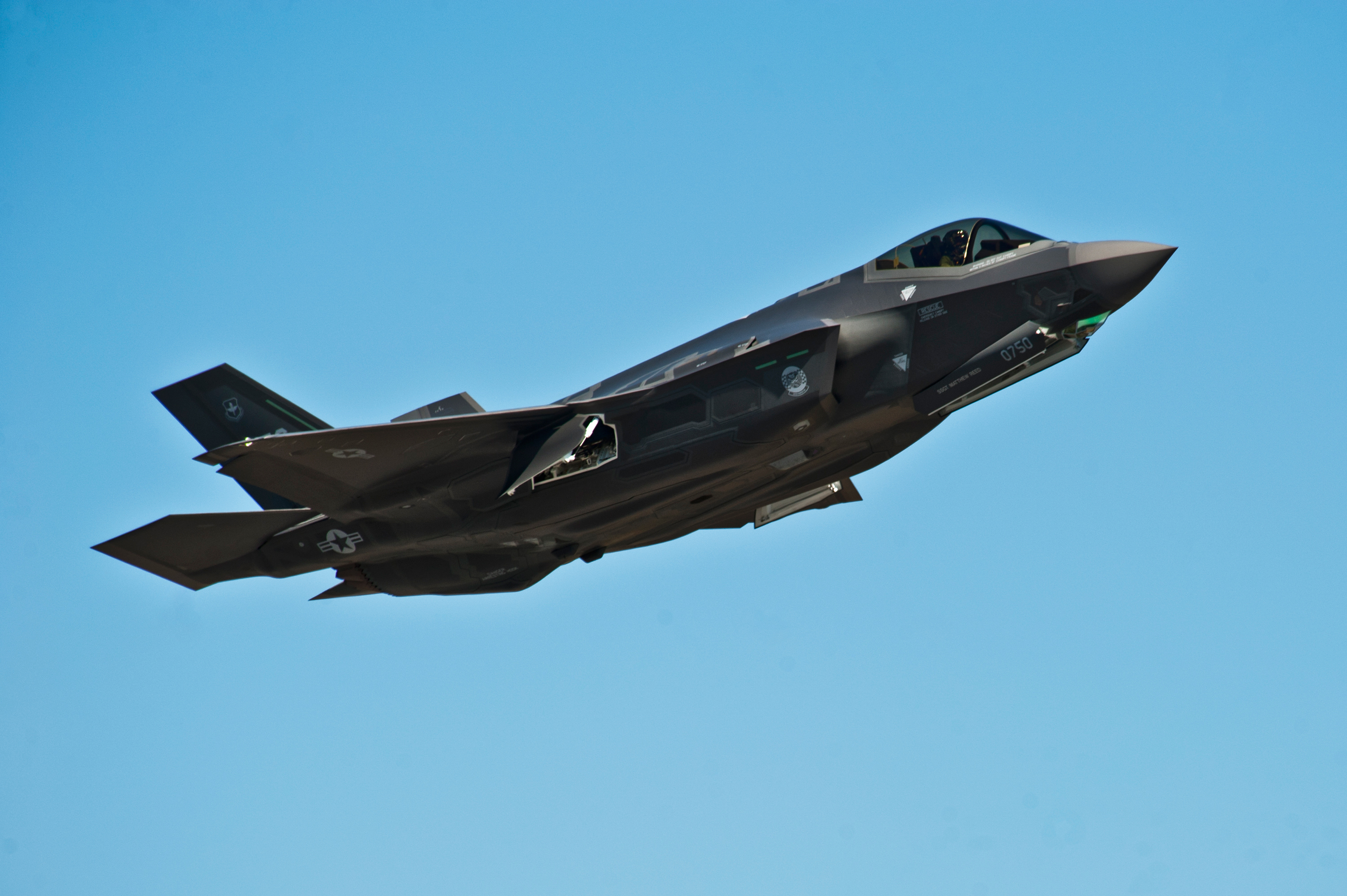 F-35 indgår i missilnedskydning