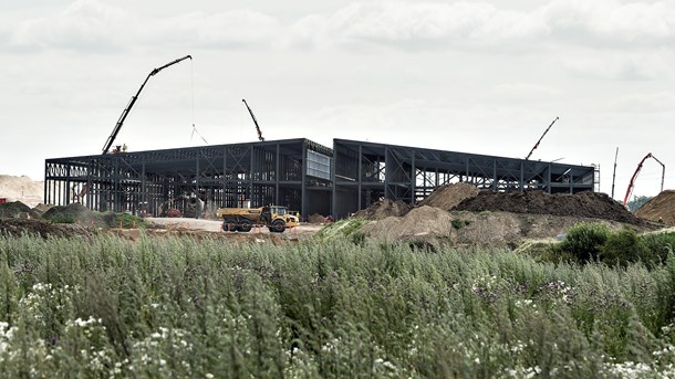 Apples nye datacenter ved Viborg under konstruktion. Danmark er et attraktivt land at placere data i bl.a. grundet vores store forsyningssikkerhed, skriver Torben Funder-Kristensen.