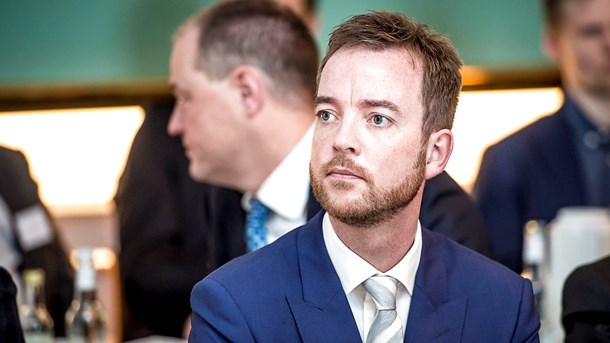 Miljø- og fødevareminister Esben Lunde Larsen (V) frygter, at klimaafgifter på landbrug kan flytte produktion til udlandet.