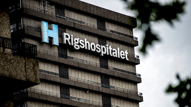 Region Hovedstaden har medregnet forskning udført fritiden for hospitalsansatte. Det skaber usikkerhed om størrelsen på det offentlige forskningsbudget, mener Dansk Industri.  