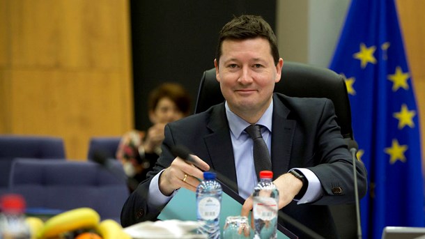 Tyske Martin Selmayr gik på rekordtid fra jobbet som EU-kommissionsformand Jean-Claude Junckers kabinetschef til at blive Kommissionens øverste embedsmand. Nu vil Europa-Parlamentet have svar på, hvordan det gik til.