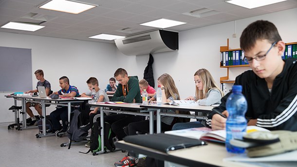 Engskovskolen i Holbæk er en af de folkeskoler, der har lokaler med dårligt indeklima. Det kommende energiforlig bør tage fat i energirenovering og indeklima, skriver Simon O. Rasmussen.