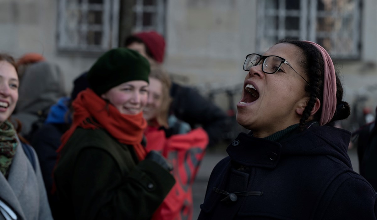 Fotoreportage: Embedsværket i OK18-demonstration blandt røde faner