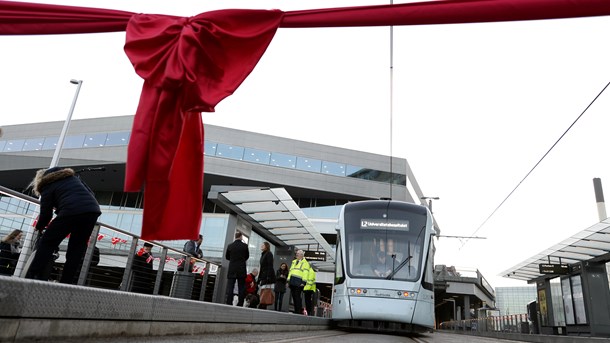 Billede fra åbningen af Aarhus Letbane. Stod det til Cepos, burde man droppe letbaneprojektet i hovedstadsområdet.