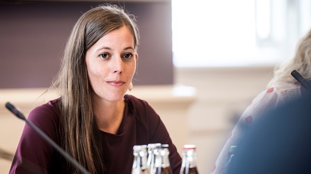 Børne- og socialminister Mai Mercado (K) vil efter påsken diskutere de nye anbefalinger til ændringer af magtanvendelsesreglerne i serviceloven og har derfor indkaldt ordførerne på socialområdet til forhandling. 