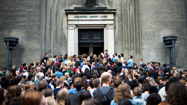 Filosof og forsker Brian Degn Mårtensson fra Aarhus Universitet anmelder en ny bog med titlen 'Hvad vil vi med universiteterne?'