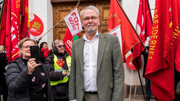 Dennis Kristensen er oprørt over KL-direktør Kristian Wendelboes udtalelser om, at en storkonflikt kan koste den danske model livet. 