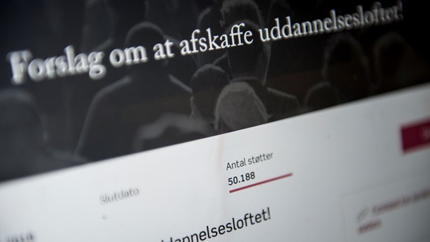 Forslaget om afskaffelsen af uddannelsesloftet fik ikke opbakning i Folketinget. Borgerforslaget om afskaffe ministerpensionen er det næste og blot andet borgerforslag, der skal behandles i Folketinget. Datoen er endnu ukendt.