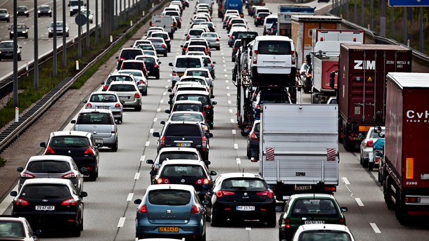 Vi forledes igen og igen til at tro, at bilen er lig med frihed, skriver Klaus Bondam.