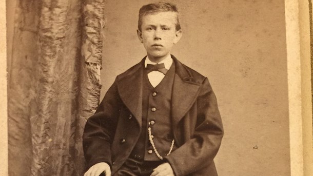 Hermanns konfirmation i 1879. I 81 år var han i mere eller mindre konstant kontakt med systemet.