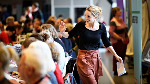 Pernille Skipper kunne gå smilende på talerstolen før Enhedslistens årsmøde i weekenden. Nye målinger viser stabil fremgang til partiet og tiltro til Skippers lederskab.