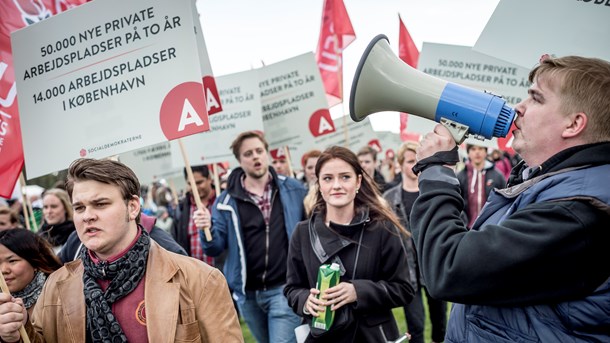 1. maj deler vandene. På den internationale kampdag samles gamle som unge traditionen tro i landets parker og på offentlige pladser, men spørgsmålet er, om kampdagen stadig har en eksistensberettigelse? Det giver formændene for henholdsvis KU og SFU hvert deres bud på.