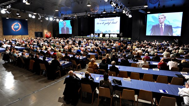 Dansk Folkeparti mister vælgere og har på en måned tabt tre mandater. Partiets politiske esser har stået i skyggen af OK18, vurderer Altingets kommentator.