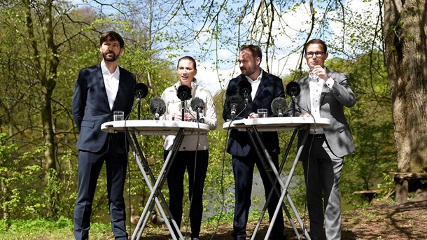 Socialdemokratiets formand, Mette Frederiksen, var flankeret af energiordfører Jens Joel, gruppenæstformand Dan Jørgensen og miljøordfører Christian Rabjerg Madsen på Naturskolen Marielund i Kolding.